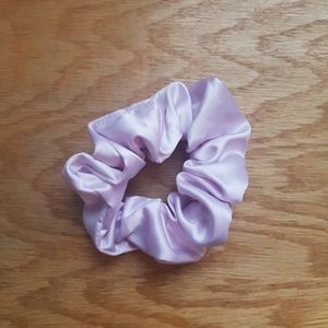 FREE w/ BUNDLE // Light purple lilac scrunchie